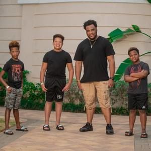 Meet your Posher, Derrick